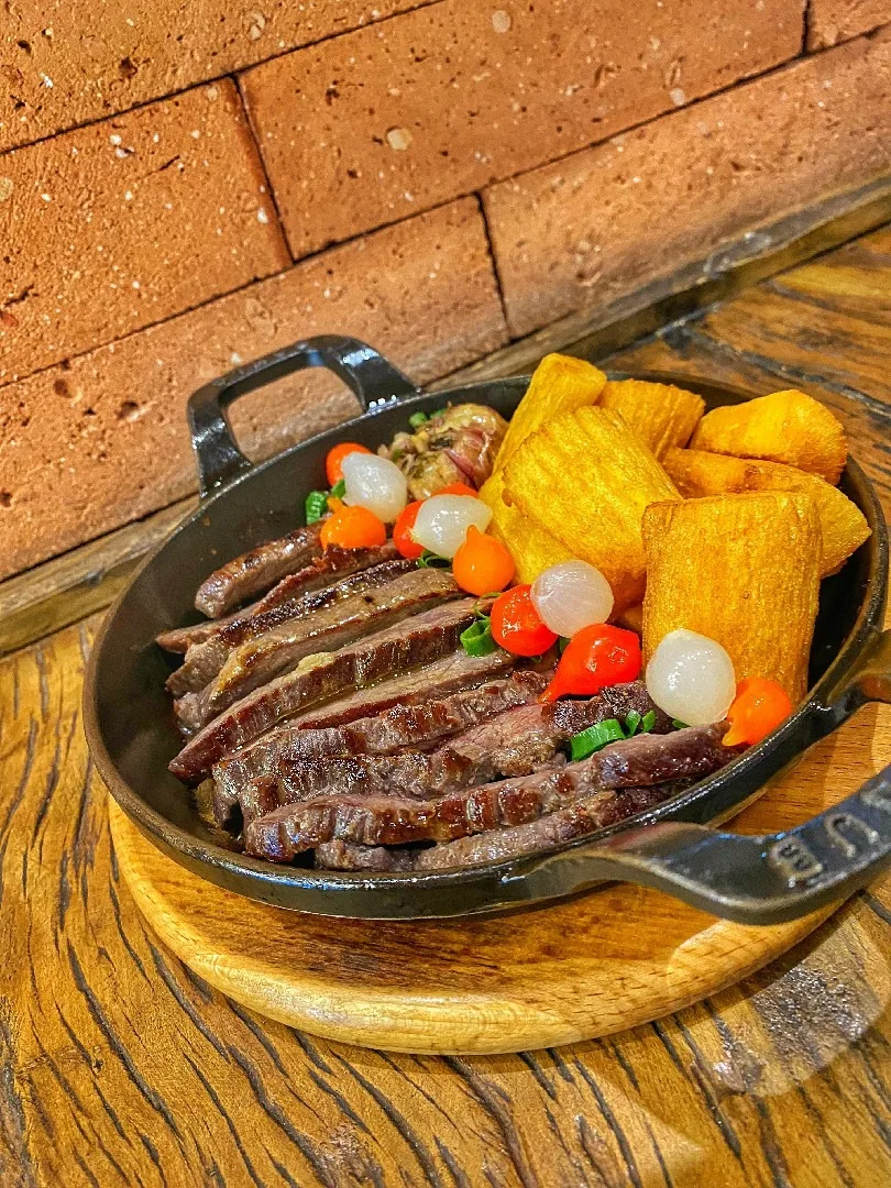 Carne Seca com Mandioca em Pedaços